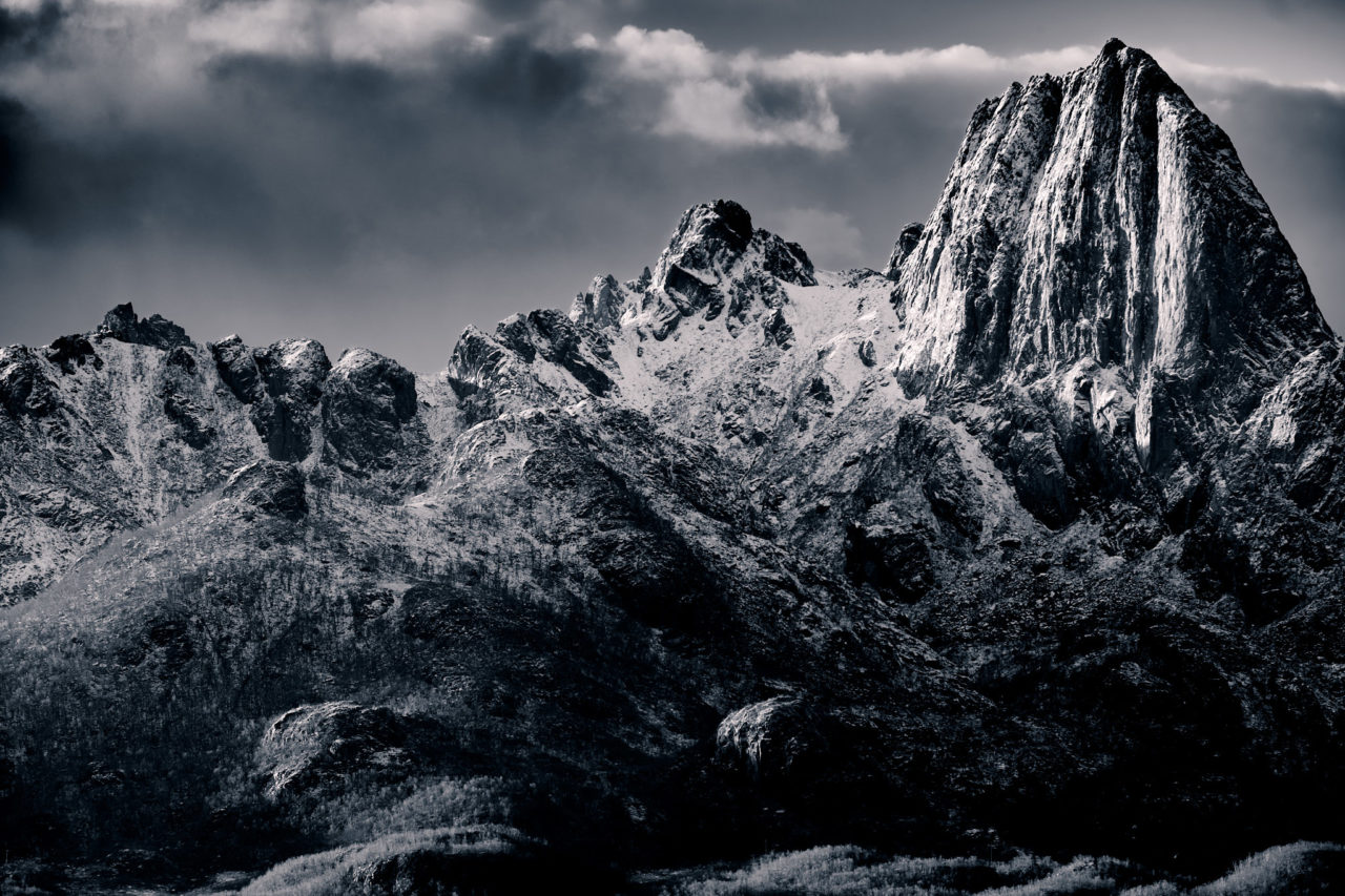 Kristian-Dill-Photographe-Paysage-Norvège-Vesterålen-Montagne-Sommet-Cime-Neige