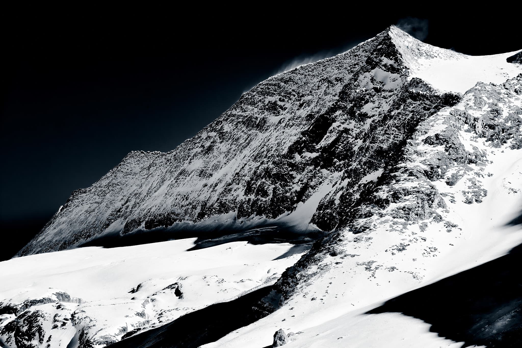 Kristian-Dill-Photographe-Paysage-Suisse-Simplon-Montagne-Sommet-Neige-Crête-Vent