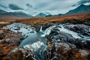 Kristian-Dill-Photographe-Paysage-Ecosse-Scotland-Highlands-Skye-Rivière-Cascade-Eau-Montagne-Nuage-Automne