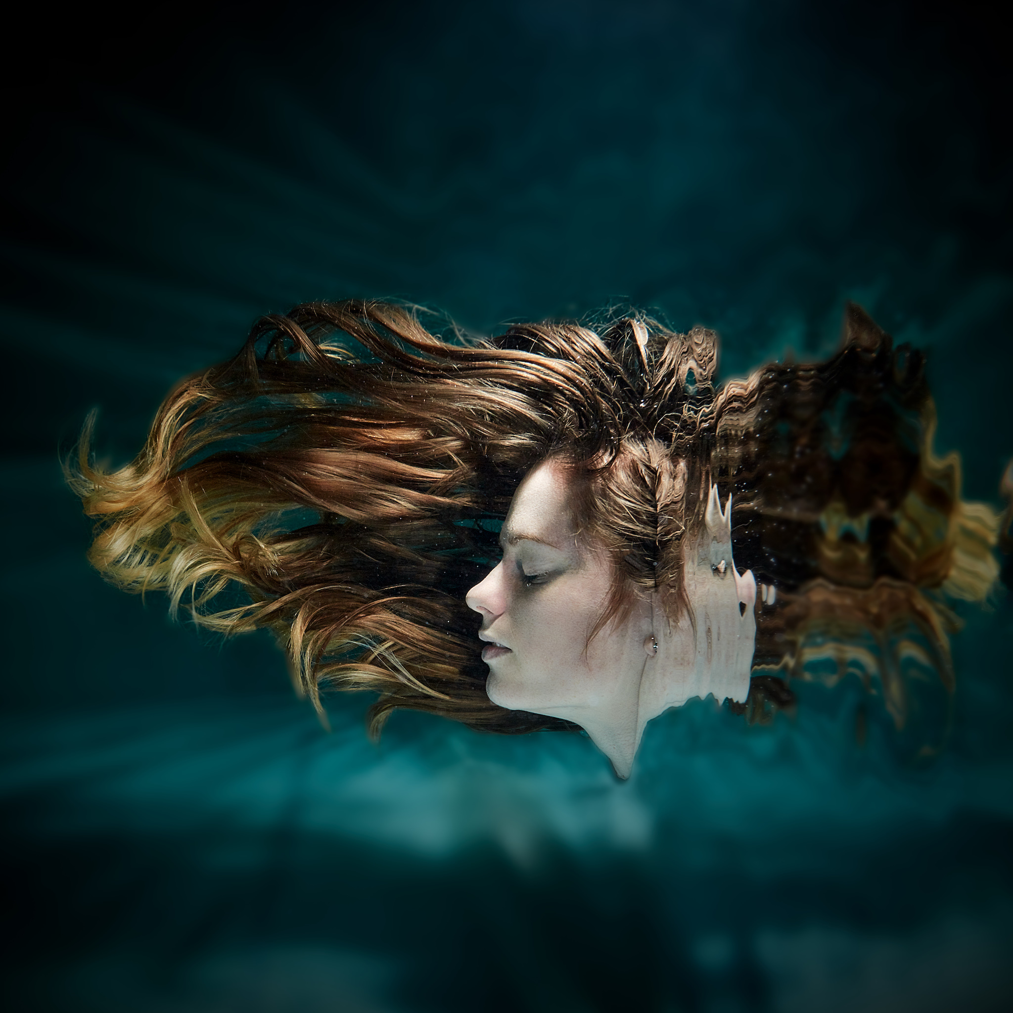 Kristian-Dill-Photographe-Aquatique-Portrait-Cheveux-Piscine-Eau-Bleu-Vert Kristian-Dill-Photographe-Aquatique-Portrait-Cheveux-Piscine-Eau-Bleu-Vert