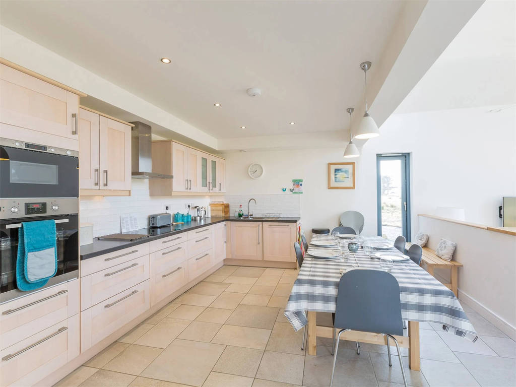 taobh-an-uillt-uig-portree-highlands-scotland-kitchen-diningroom-utility-livingroom-amazing-view-3
