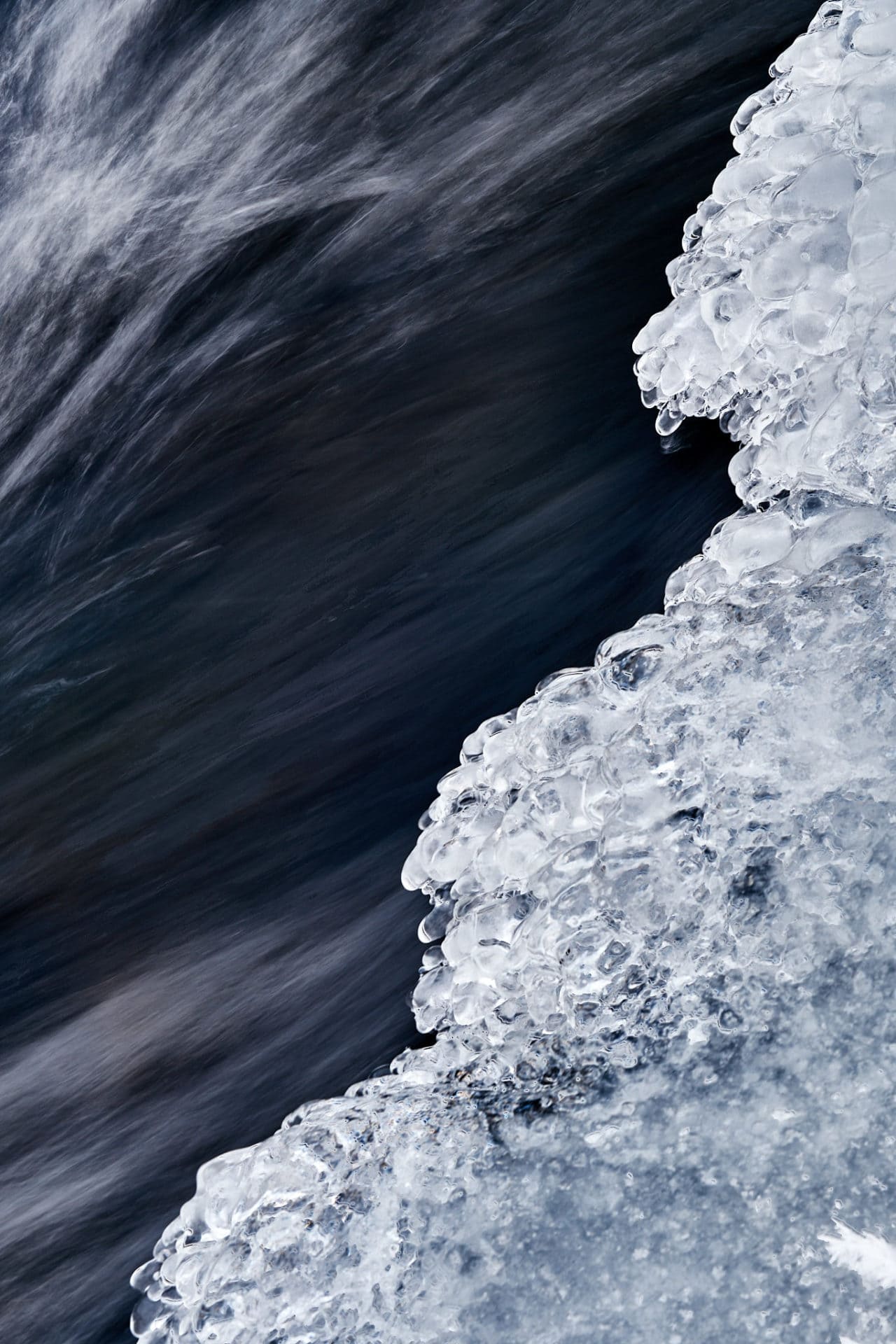 Kristian-Dill-Photographe-Paysage-Finlande-Laponie-Froid-Rivière-Flou-Mouvement-Glace-Abstrait-Fluide