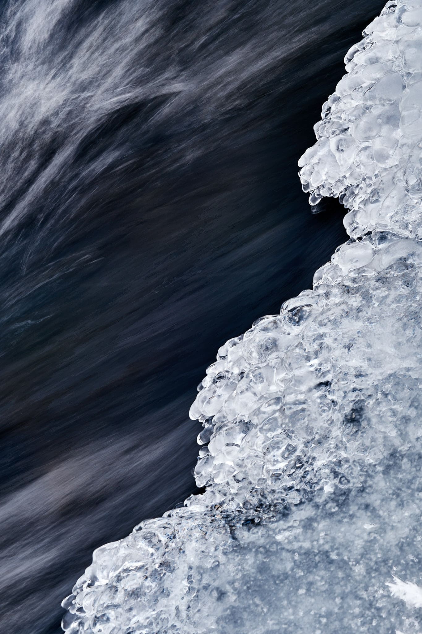 Kristian-Dill-Photographe-Paysage-Finlande-Laponie-Froid-Rivière-Flou-Mouvement-Glace-Abstrait-Fluide